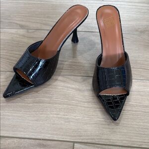 Pointed Toe Black Croc-Patterned Heels